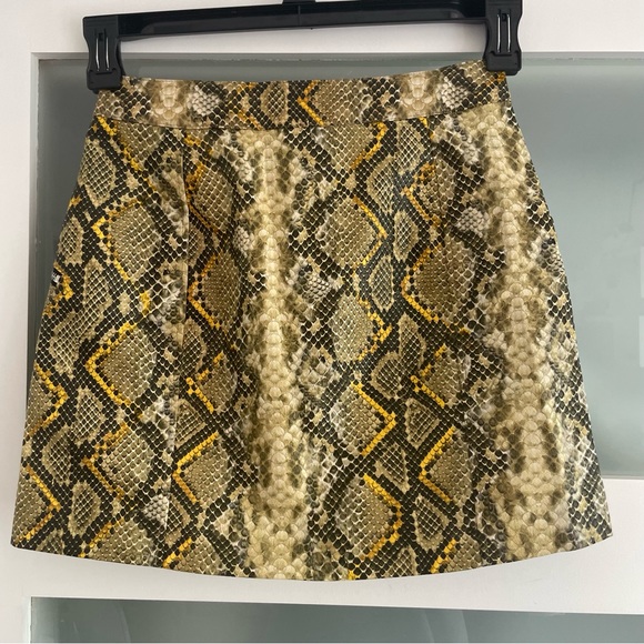 Snakeskin style mini skirt - Picture 3 of 6